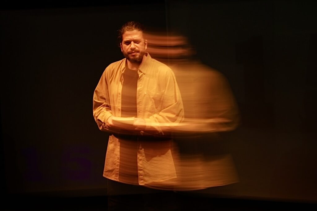نمایش «شونزده‌»